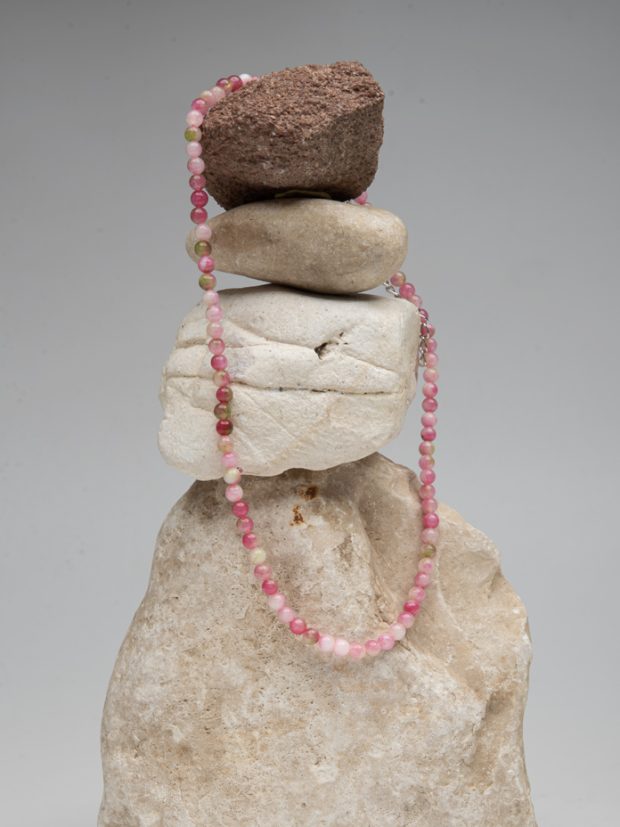 שרשרת אבני ורודים1 שרשרת אבני ורודים1